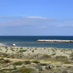 Les 2 Dauphins Homestay Le Barcares
