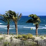 Les 2 Dauphins Homestay *