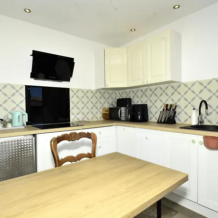 Les 2 Dauphins Ле Баркарес